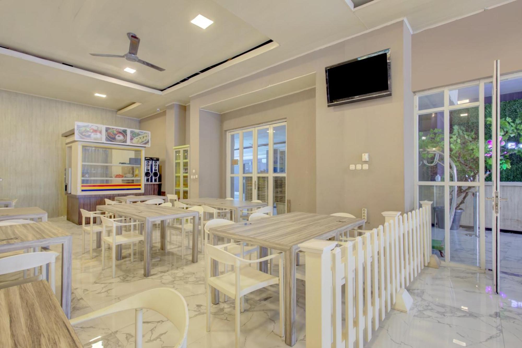 Hotel O Gambir Near Juanda Station Formerly Bunga Dahlia Yakarta Exterior foto