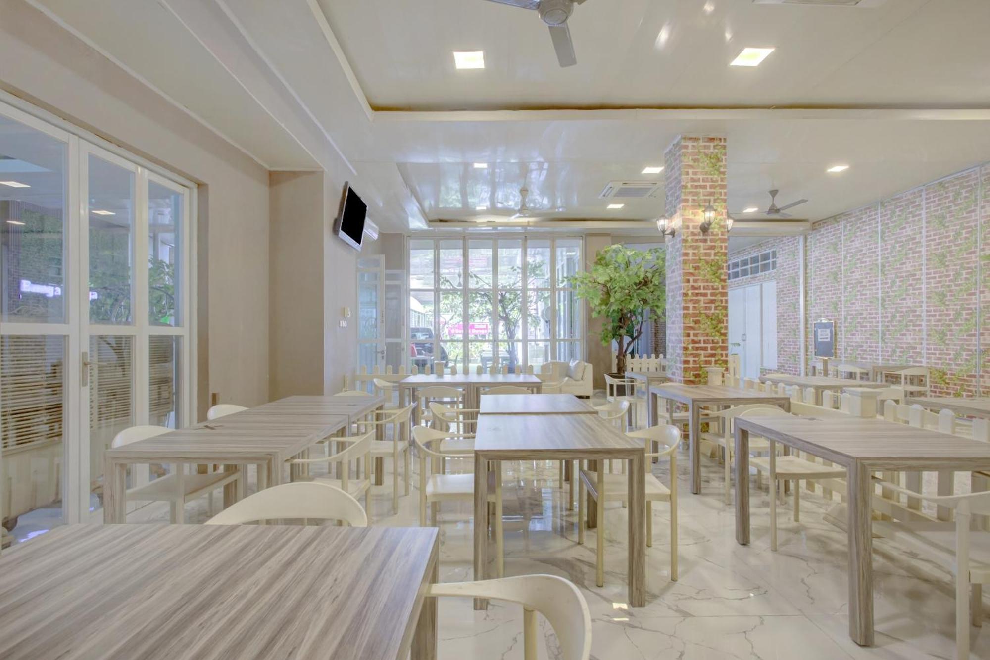 Hotel O Gambir Near Juanda Station Formerly Bunga Dahlia Yakarta Exterior foto